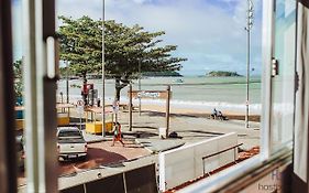Apto a beira mar no Centro - WIFI 200MB - Netflix - Cozinha equipada - Churrasqueira - Portaria 24h - Ar condicionado